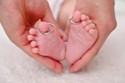金坛怀孕肚子一边高一边低